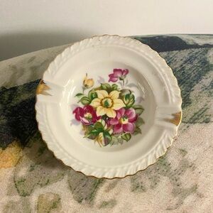 Vintage ash tray dish